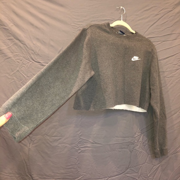 Cropped dark grey nike sweatshirt - Picture 3 of 5